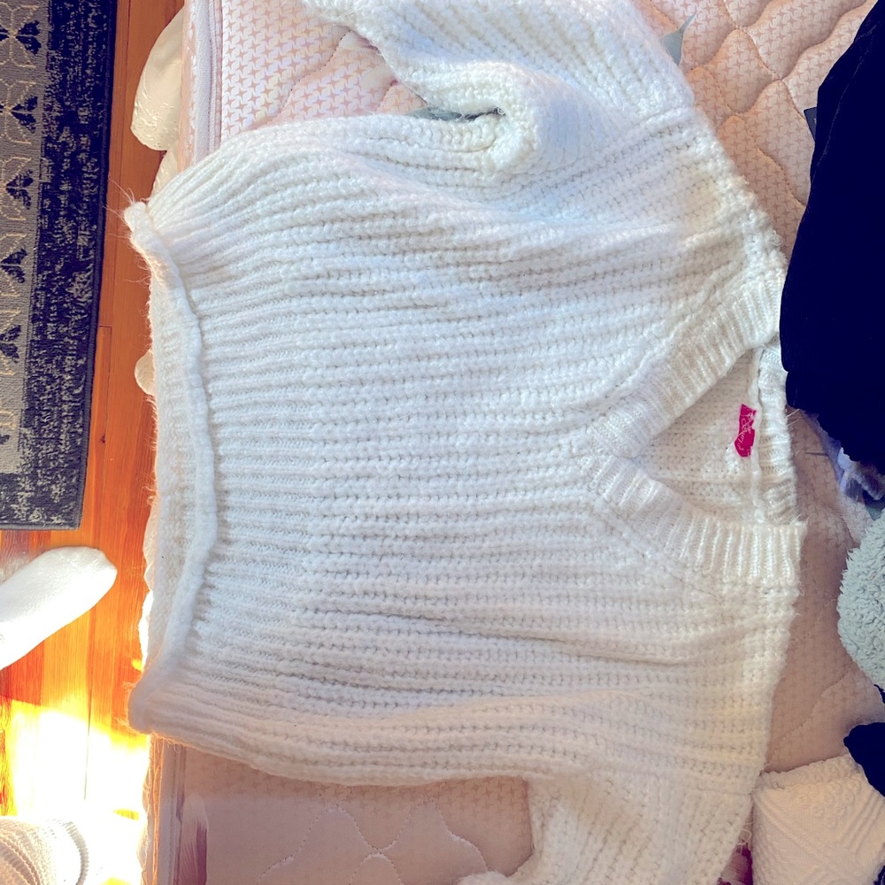 Crop sweater in white